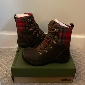 Keen Greta Boot dark brown/red plaid women’s hh